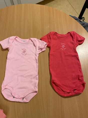 Lot de bodies taille 3 mois