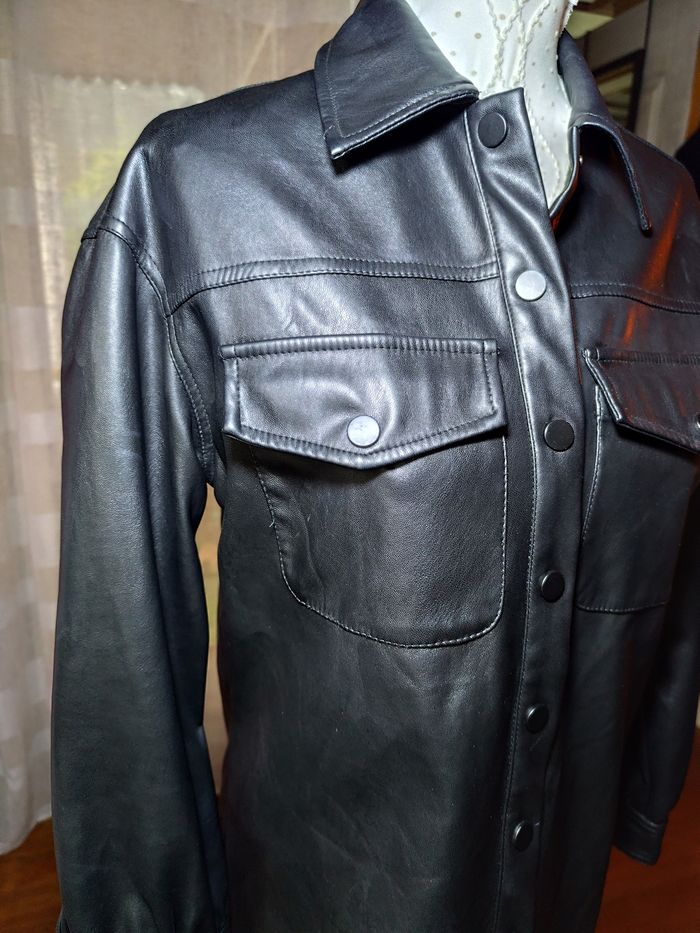 Veste chemise similicuir en très bon état - photo numéro 4