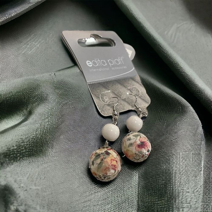 Boucles d’oreilles neuves