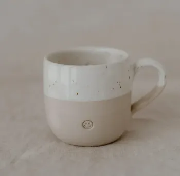Jolie tasse à cappuccino "smiley" en céramique - NEUVE