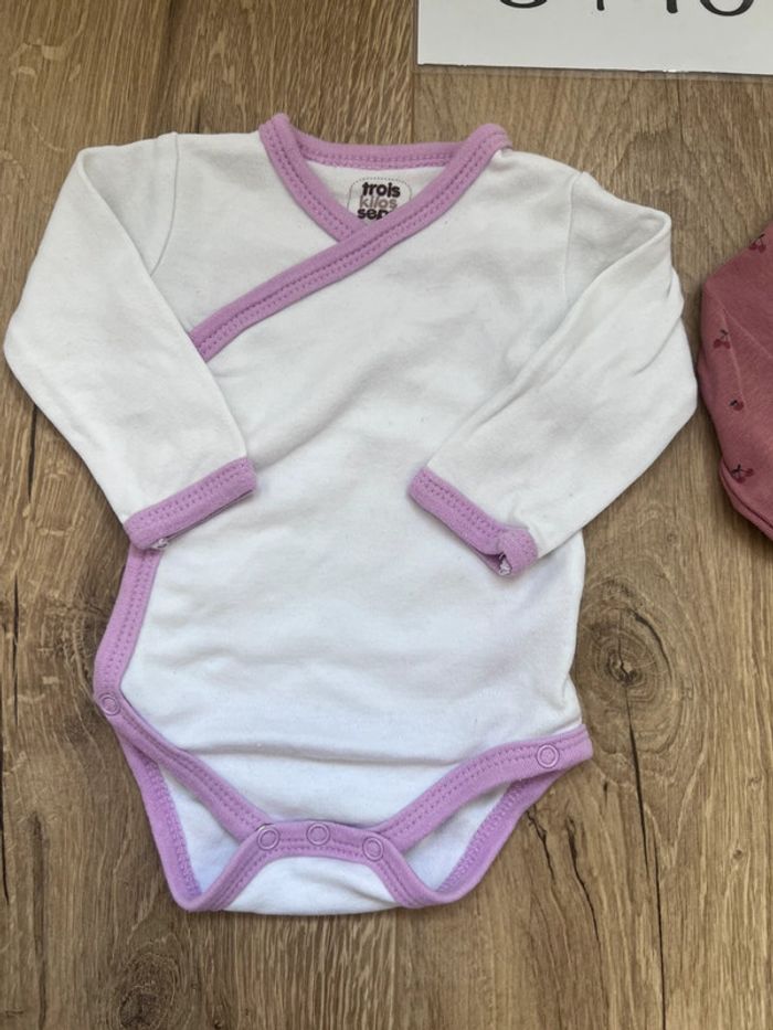 Lot 2 body croisés 3 mois - photo numéro 3