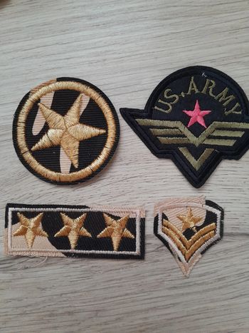 Lot de 4 écussons brodés, thermocollants à repasser