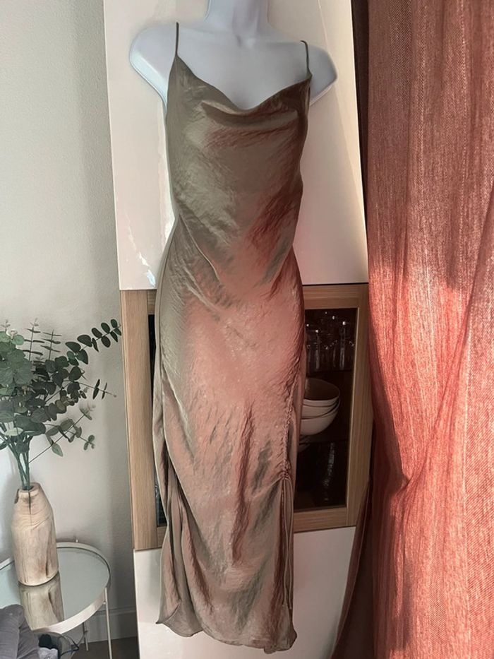 Robe satinée Zara taille m - photo numéro 2