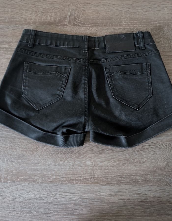 Short noir - photo numéro 2