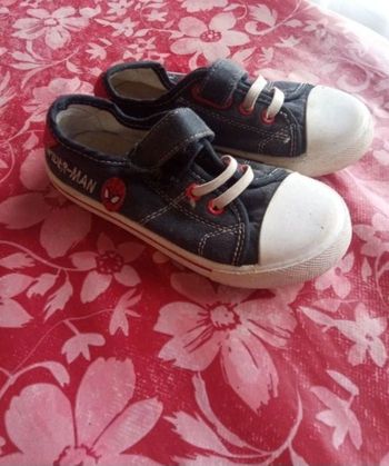 1 paire de basket d'été spiderman taille 28