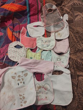 Lot bavoirs (plutôt roses)