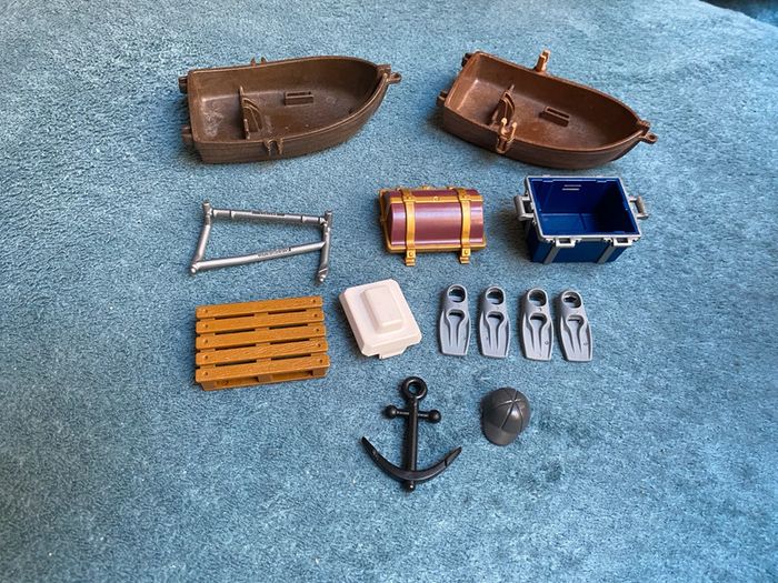 Petit vrac playmobil : barque coffre trésor palme palette encre casquette