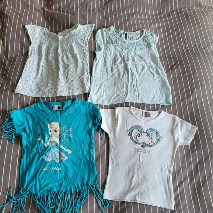 Lot 2 tee shirts 8 ans tons bleu ( les 2 de gauche sont vendus )