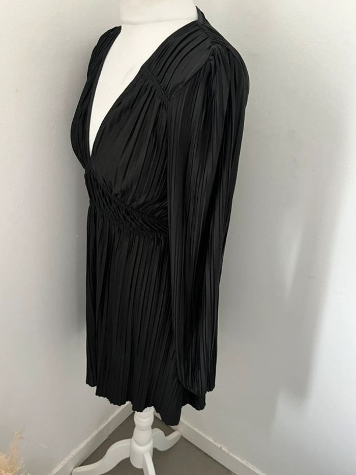 Robe noire plissée cintrée Zara S - photo numéro 4
