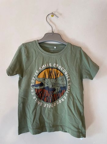 T-shirt crocodile Name It 🐊🌅 18/24 mois – Kaki & motif sunset – Look aventure