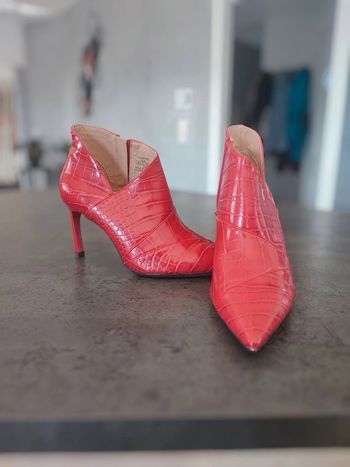 Low boots à talons rouges vernis Zara