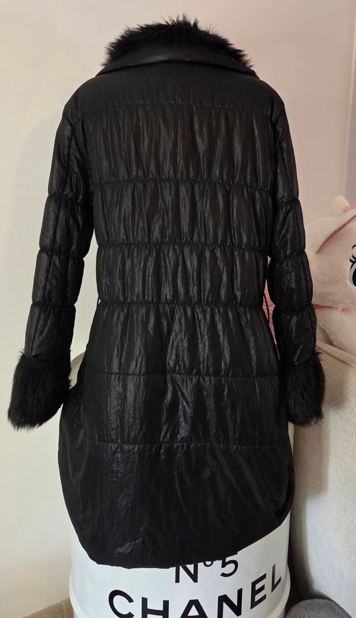 MANTEAU DOUDOUNE LADY K T3 – COL & POIGNETS FAUSSE FOURRURE – NOIR – EXCELLENT ÉTAT - photo numéro 2