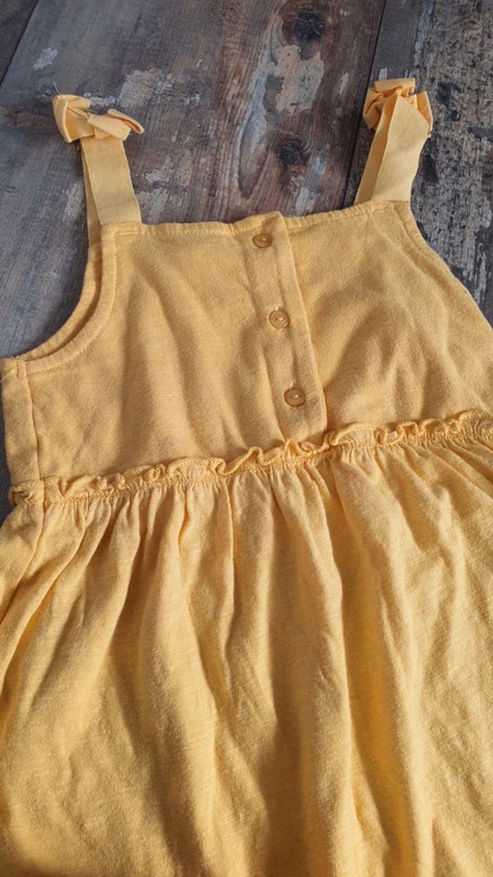 Robe kiabi 18 mois en très bon état - photo numéro 2
