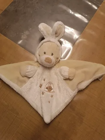 Doudou ours qui se déguise de chez Simba toys.