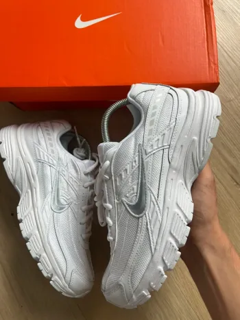 Nike Initiator Triple White Fluffy Taille 41
