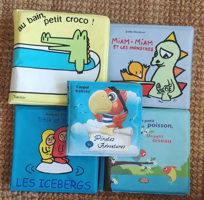 Lot de cinq livres de bain bébé
