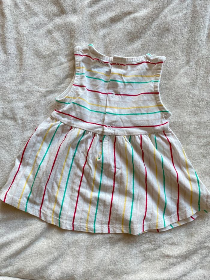 Robe multicolore sans manches