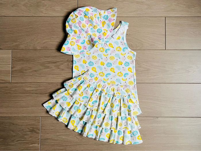 Ensemble à motif avec jupe à volant, débardeur et capeline Petit bateau T-6 ans