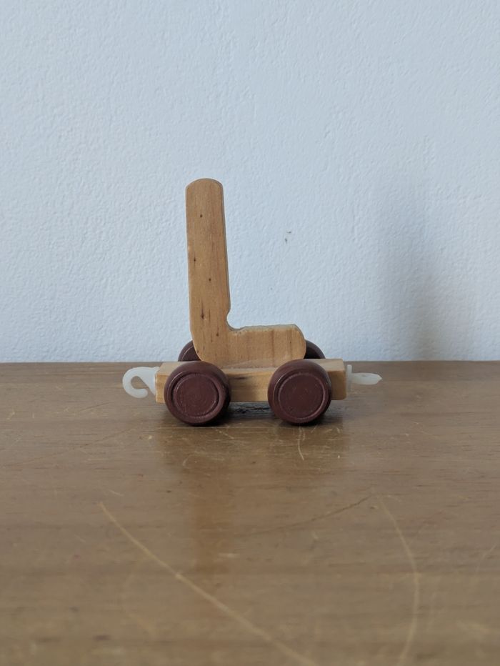 Lettre bois L petit train