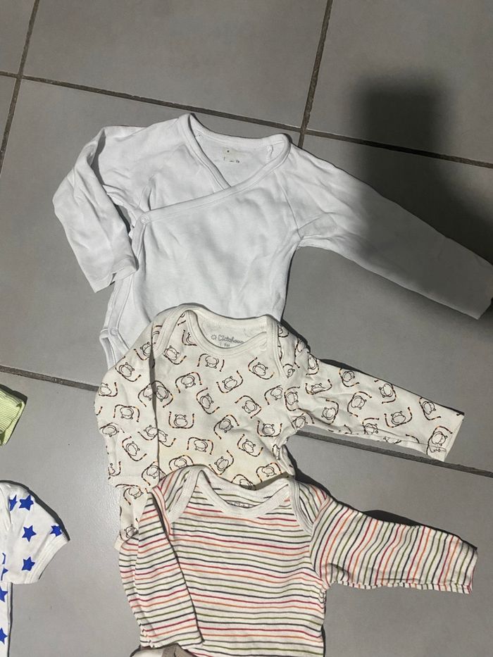 Lot body 9 mois (71 cms) + 1 pyjama - photo numéro 7