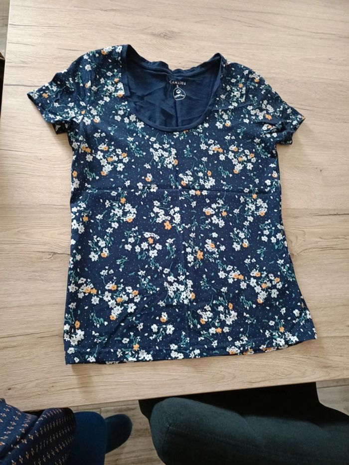 Tee-shirt bleu fleurie