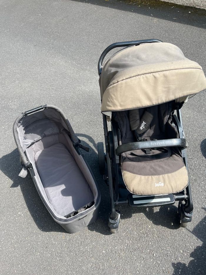 Poussette joie avec couffin