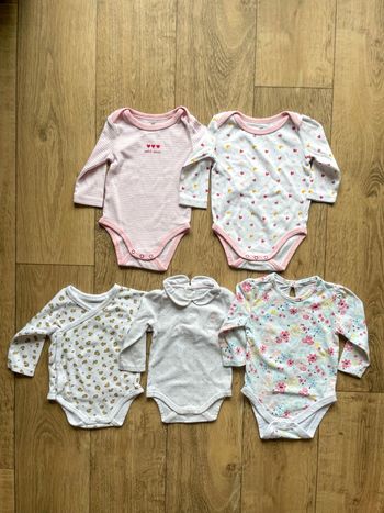 Lot bodys bébé fille taille 3 mois 