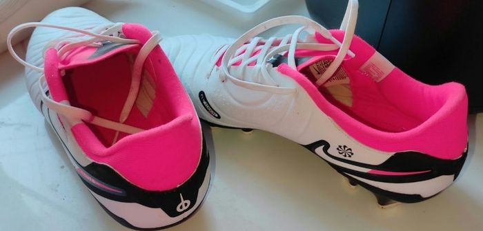 Chaussures à crampons taille 42 - photo numéro 3