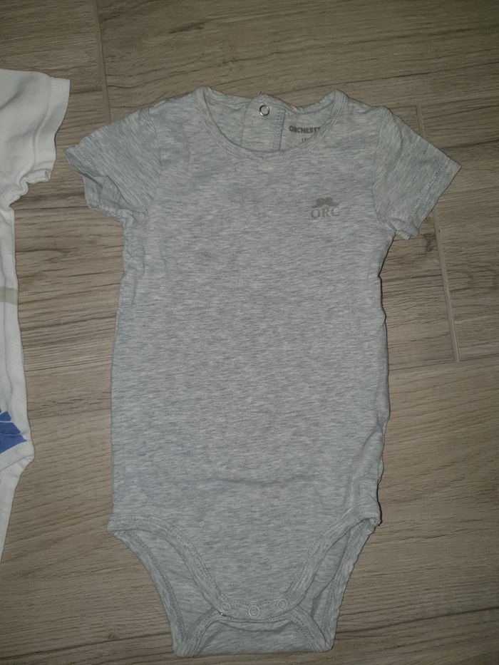 Lot 2 bodies manches courtes 18mois et 1 body manches longues 18mois - photo numéro 3