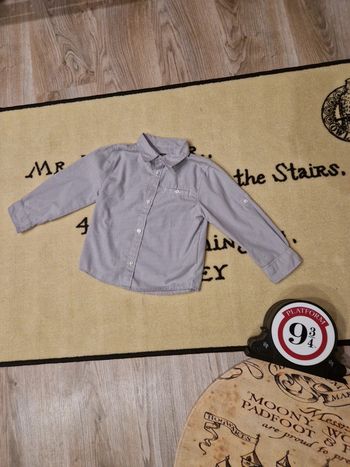 Chemise à fines rayures blanche et grise chic Kiabi 🐺4 ans🐺