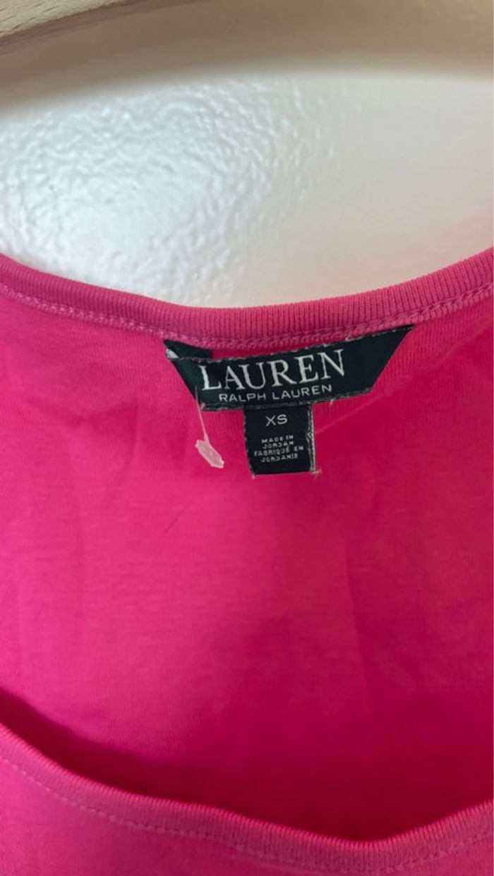 Débardeur rose avec bijou fantaisie sur les bretelles taille XS marque Ralph Lauren en bon état - photo numéro 2