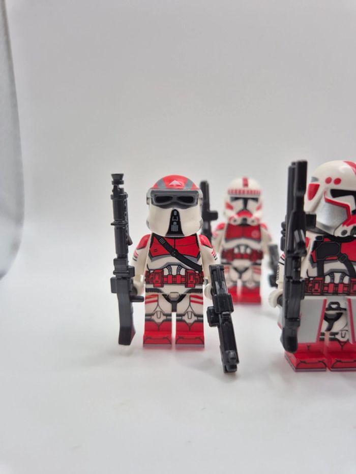 Figurines type lego Escouade de 8 clones de coruscante dont le commandant Fox star wars - photo numéro 4