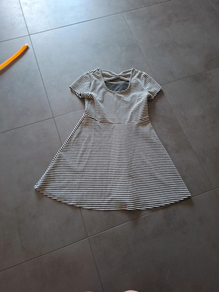 Jolie robe évasée noire et blanche 12 ans - photo numéro 4
