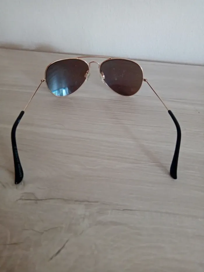 Jolie paire de lunettes de soleil - photo numéro 4