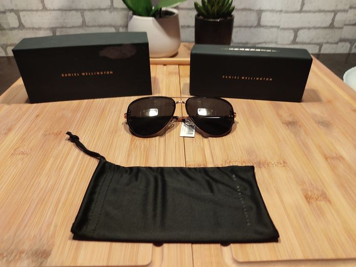 Lunettes de soleil Daniel Wellington neuve - photo numéro 4