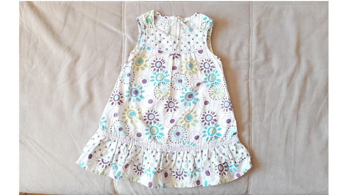 Lot été 12 mois : 2robes + 1 pantalon en tissu - photo numéro 4