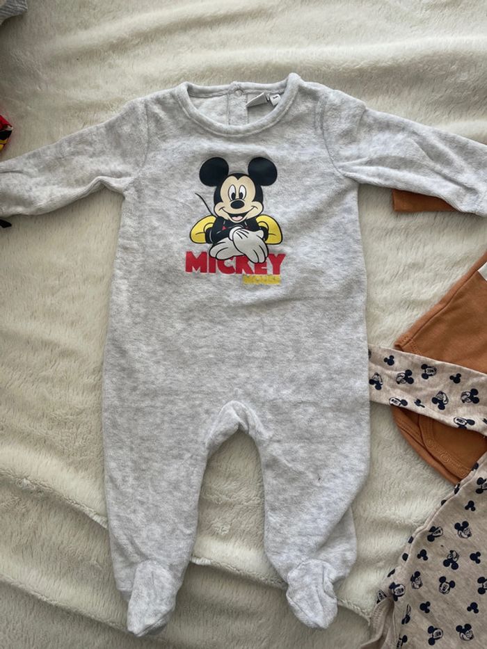 Pyjamas + bodys 3 mois - photo numéro 3
