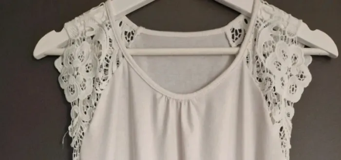 Top blanc dentelle