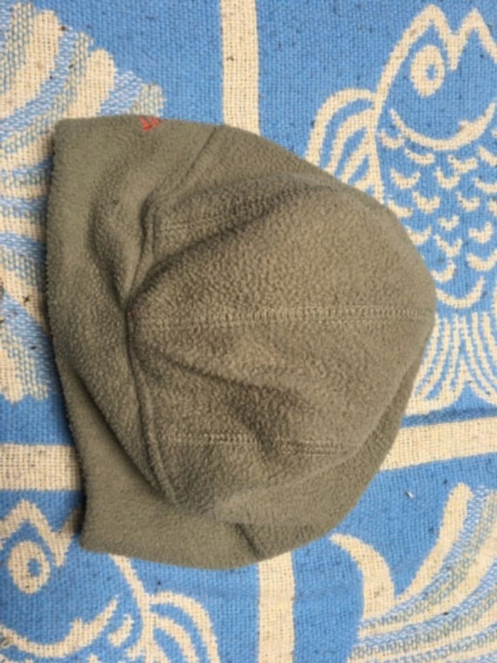 2 bonnets garçons taille 48 et 50