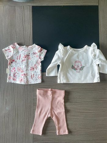 Lot vêtements bébé fille taille 1 mois 