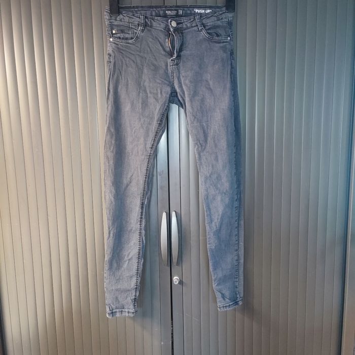Jean skinny Bershka push up 38 / M  noir