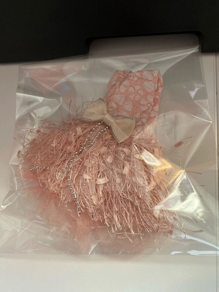 Superbe robe de soirée rose pour poupée Barbie