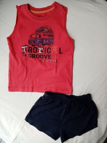 Ensemble t-shirt sans manche et  short léger 3 ans