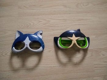 2 paires de lunettes