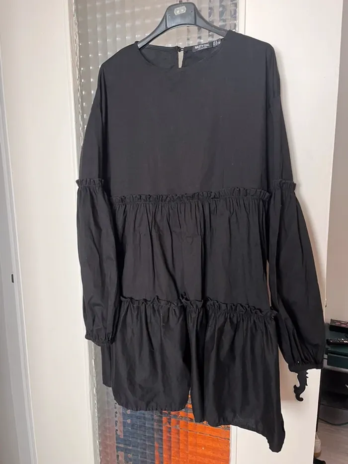 Robe noire manches longues