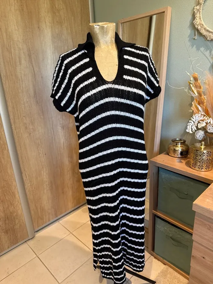 Jolie robe en maille manches courtes femme