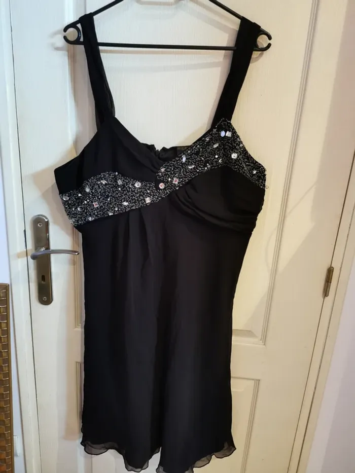 Jolie robe de soirée noire T 46