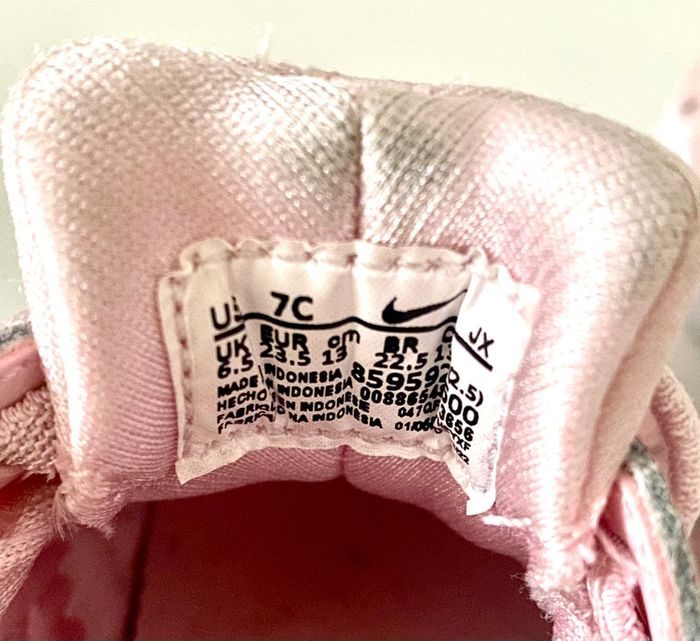 Baskets Nike taille 22/23 TBE - photo numéro 7