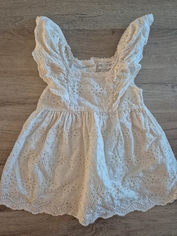 Robe blanche avec broderie 12 mois