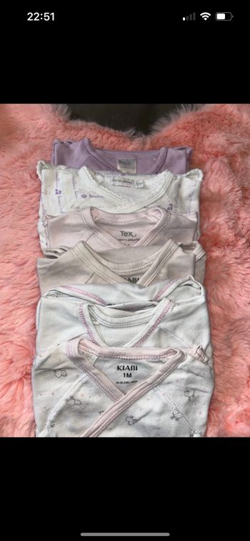 Lot de 6 bodies en 1 mois